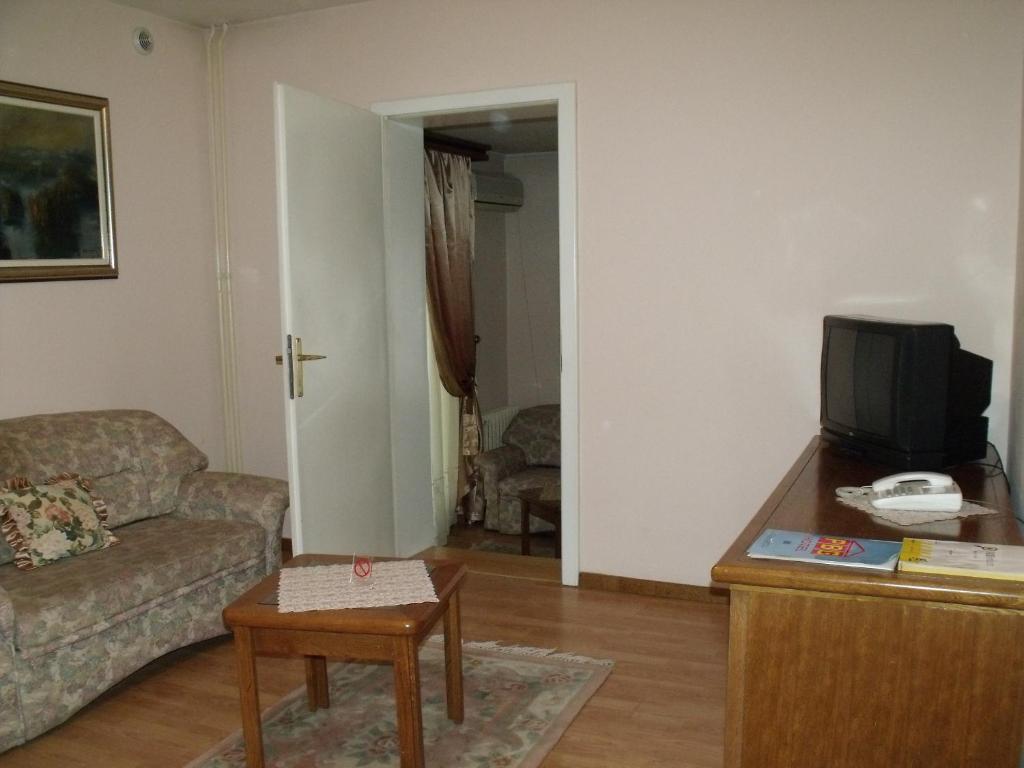 Garni Hotel Pbg Subotica Room photo